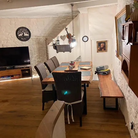 Eifeloase Apartamento *